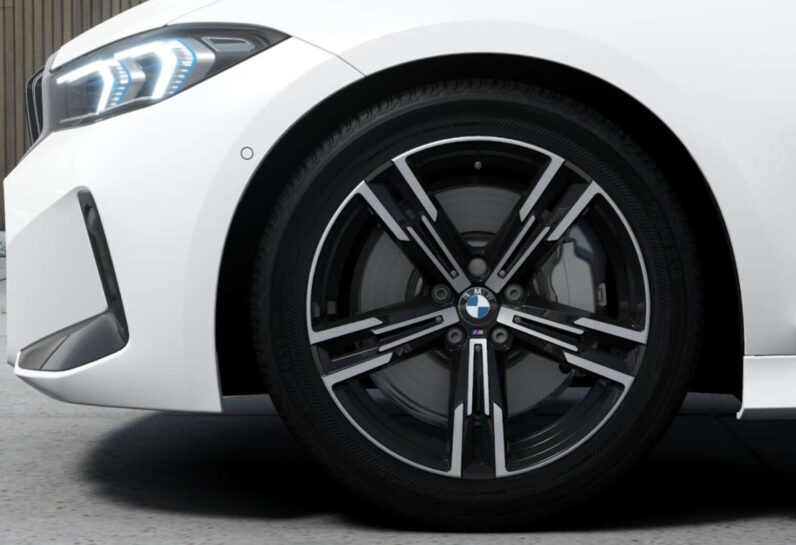 
								BMW 318d mHev mSport full									